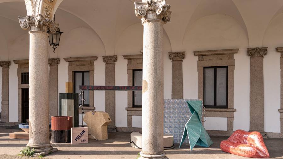 Galería de fotos | Once objetos de cerámica española reinventan en Milán el mundo del souvenir