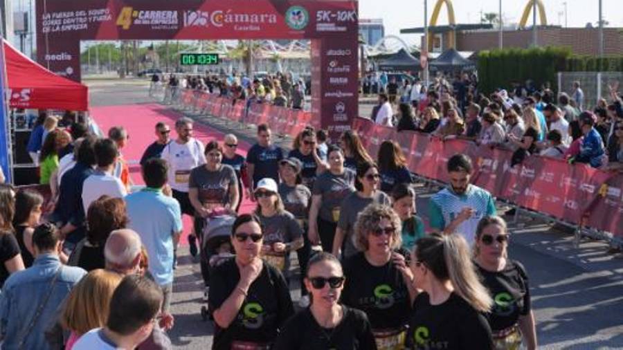 Galería de 224 fotos | Amplia presencia del sector cerámico en la Carrera de las Empresas de Castellón