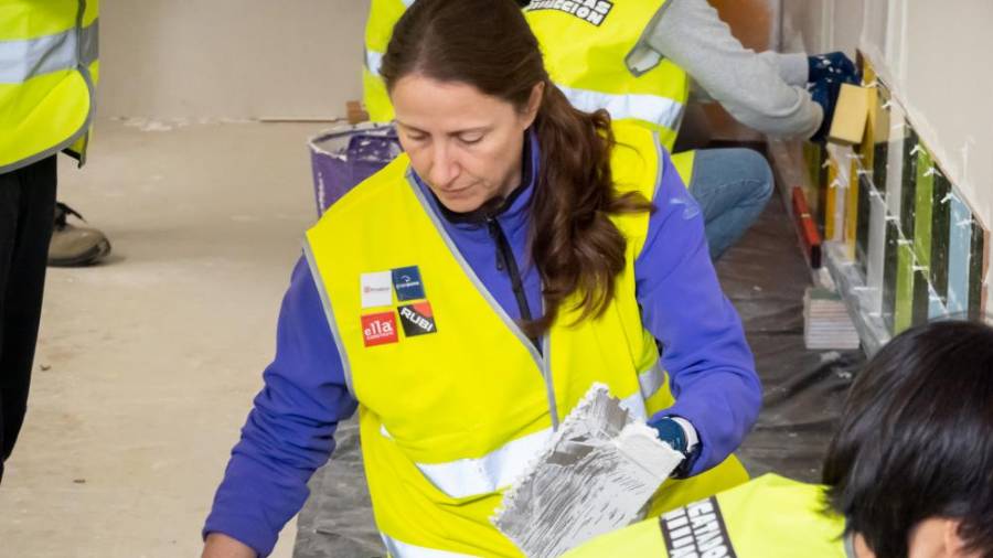 Galería de fotos | 17 mujeres participan en un curso pionero de alicatado de cuatro días en la Rubi Academy