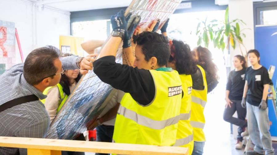 Galería de fotos | 17 mujeres participan en un curso pionero de alicatado de cuatro días en la Rubi Academy