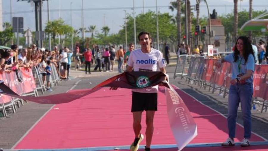 Galería de 224 fotos | Amplia presencia del sector cerámico en la Carrera de las Empresas de Castellón