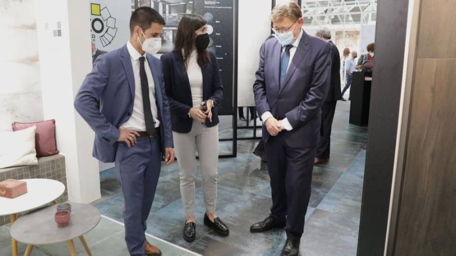 Imágenes de la visita de Ximo Puig a Cersaie 2021