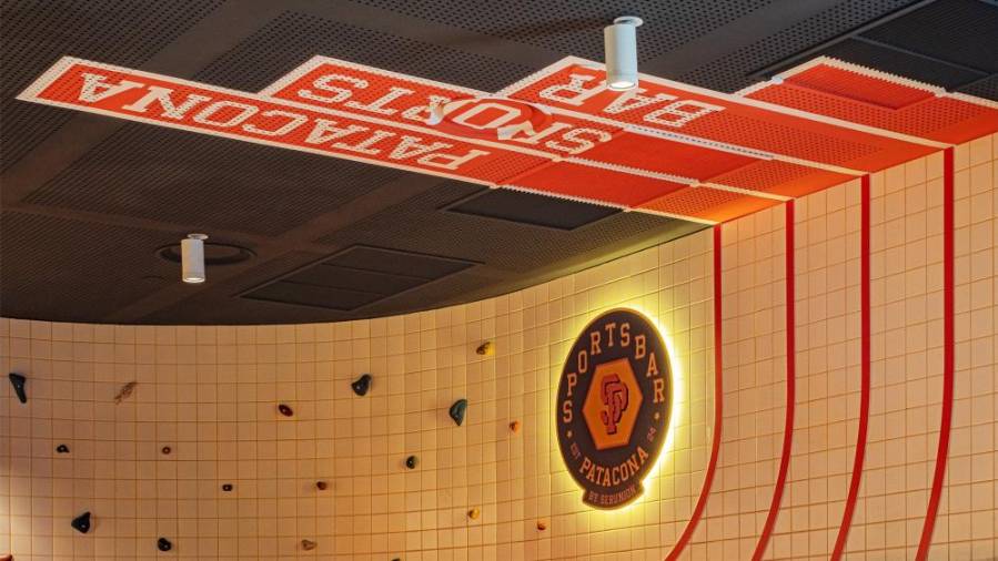 Galería de fotos | Una atmósfera 100% deportiva en el nuevo Sports Bar Resa Patacona