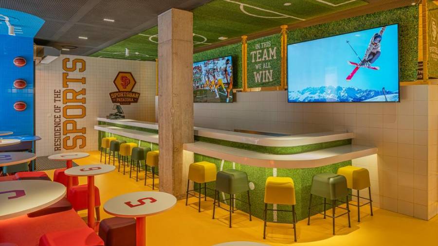 Galería de fotos | Una atmósfera 100% deportiva en el nuevo Sports Bar Resa Patacona