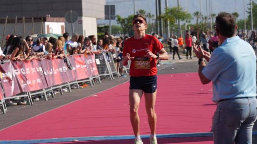 Galería de 224 fotos | Amplia presencia del sector cerámico en la Carrera de las Empresas de Castellón