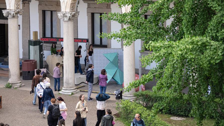 Galería de fotos | Once objetos de cerámica española reinventan en Milán el mundo del souvenir