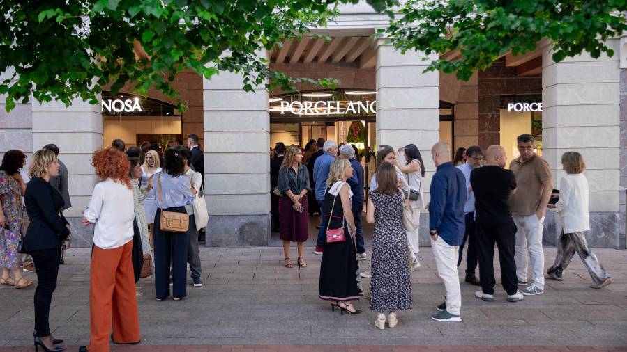 Galería de fotos | Gastronomía, diseño y Anne Igartiburu: así fue la inauguración de la nueva tienda de Porcelanosa en Bilbao