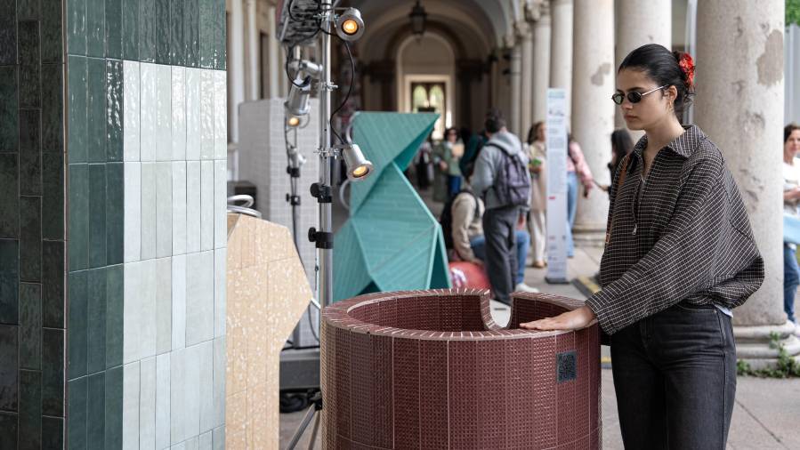 Galería de fotos | Once objetos de cerámica española reinventan en Milán el mundo del souvenir