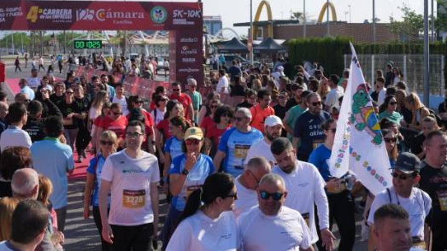 Galería de 224 fotos | Amplia presencia del sector cerámico en la Carrera de las Empresas de Castellón