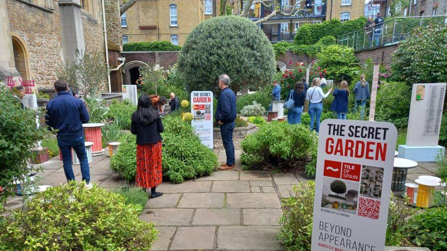 Galería de fotos | The Secret Garden, la instalación en Londres con cerámica española