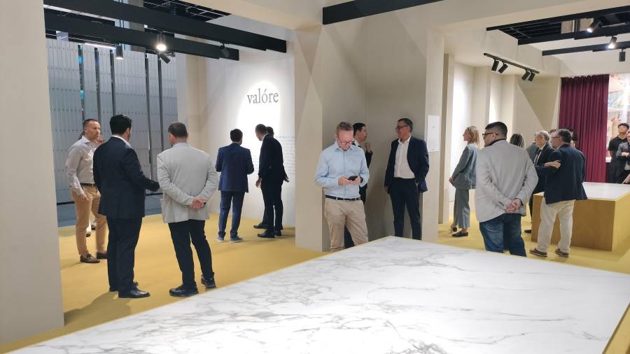 Galería de fotos | Colorobbia convierte su espacio en Cersaie en una plataforma de tendencias cerámicas