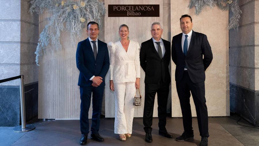 Galería de fotos | Gastronomía, diseño y Anne Igartiburu: así fue la inauguración de la nueva tienda de Porcelanosa en Bilbao