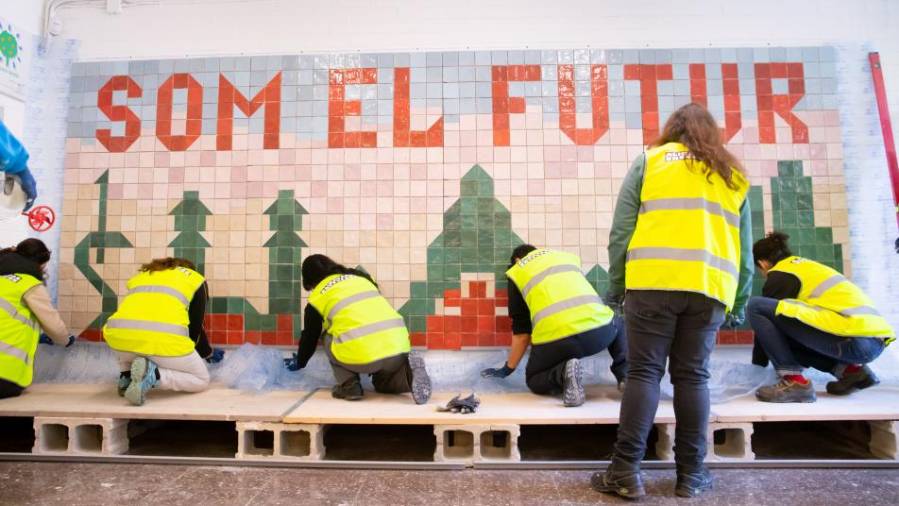 Galería de fotos | 17 mujeres participan en un curso pionero de alicatado de cuatro días en la Rubi Academy