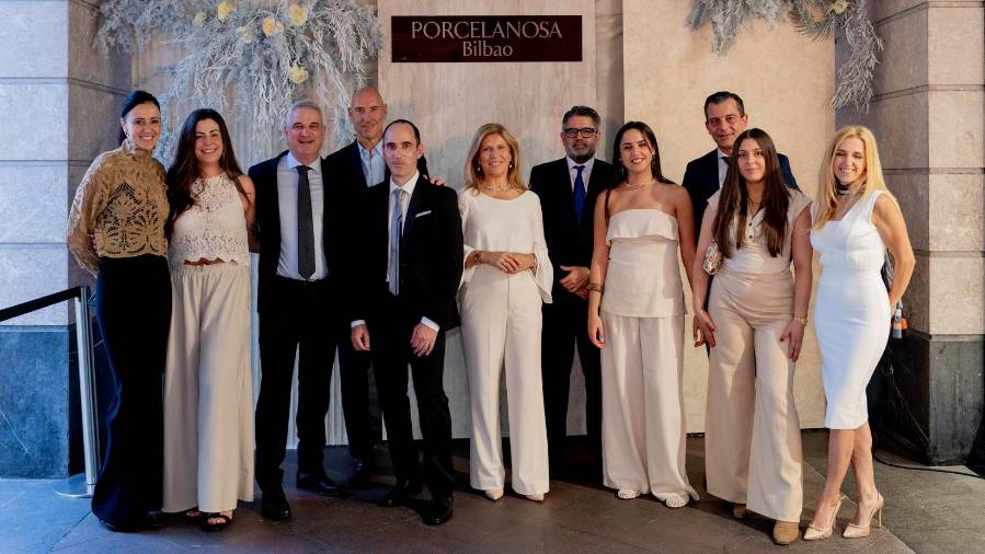 Galería de fotos | Gastronomía, diseño y Anne Igartiburu: así fue la inauguración de la nueva tienda de Porcelanosa en Bilbao