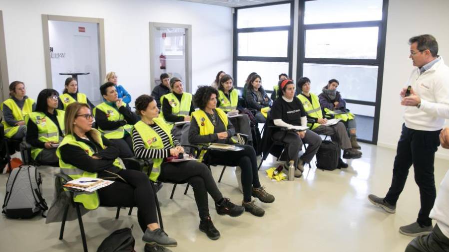 Galería de fotos | 17 mujeres participan en un curso pionero de alicatado de cuatro días en la Rubi Academy