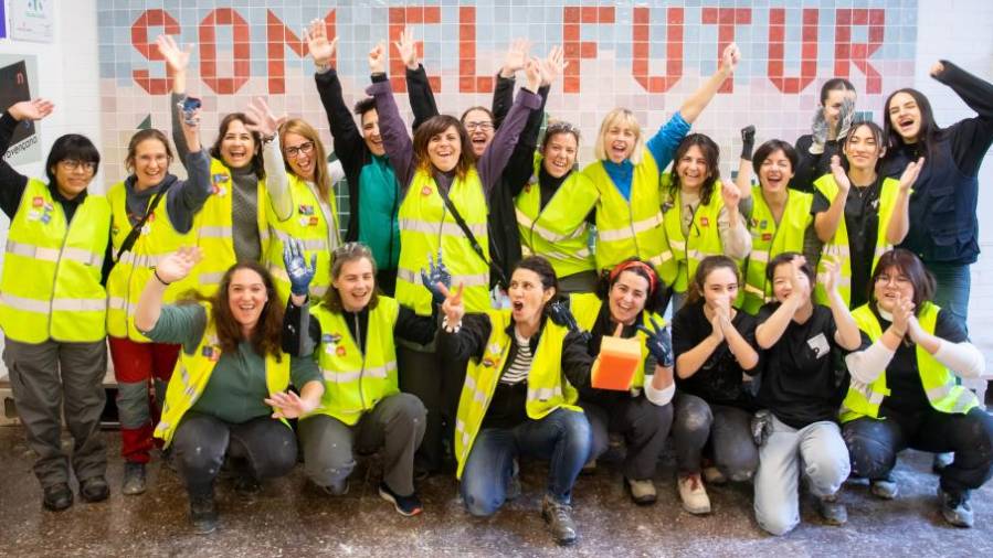 Galería de fotos | 17 mujeres participan en un curso pionero de alicatado de cuatro días en la Rubi Academy