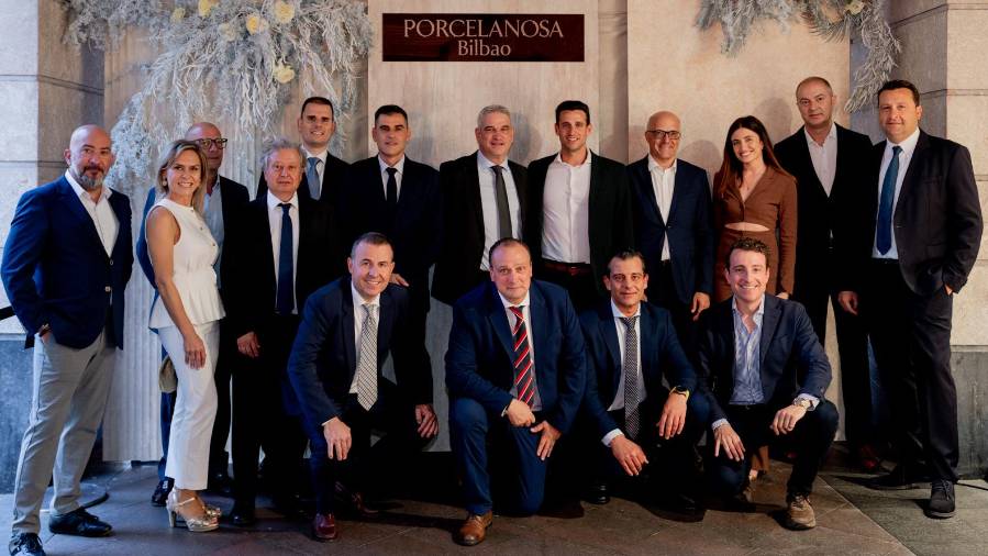Galería de fotos | Gastronomía, diseño y Anne Igartiburu: así fue la inauguración de la nueva tienda de Porcelanosa en Bilbao